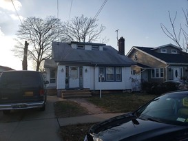 Home for Pre-foreclosure / auction St Albans, Queens