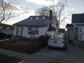 Home for Pre-foreclosure / auction St Albans, Queens