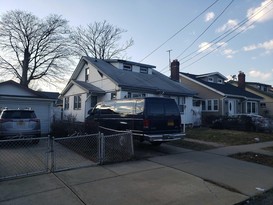 Home for Pre-foreclosure / auction St Albans, Queens