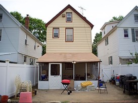 Home for Pre-foreclosure / auction St Albans, Queens