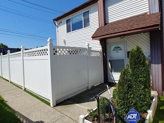 Single-family for Sale Castleton Corners, Staten Island