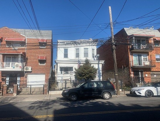 Single-family for Pre-foreclosure / auction Corona, Queens