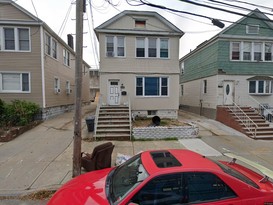 Home for Pre-foreclosure / auction College Point, Queens