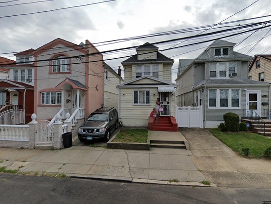 Single-family for Pre-foreclosure / auction South Richmond Hill, Queens