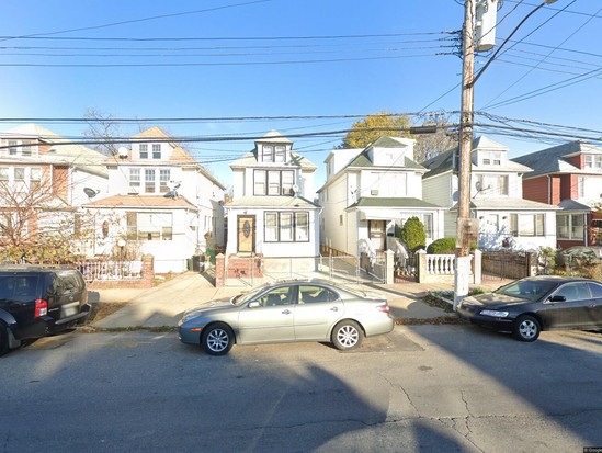 Single-family for Pre-foreclosure South Richmond Hill, Queens