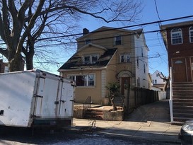 Home for Pre-foreclosure / auction South Richmond Hill, Queens