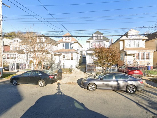 Single-family for Pre-foreclosure / auction South Richmond Hill, Queens