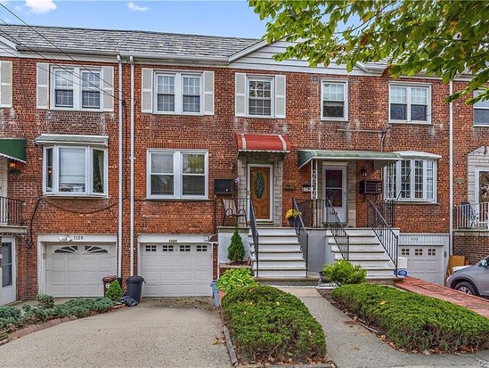 Townhouse for Sale Morris Park, Bronx