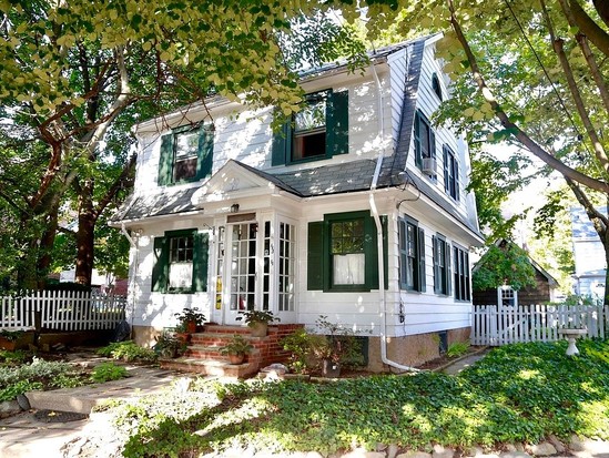 Single-family for Sale Kew Gardens, Queens