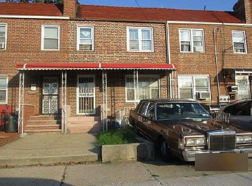 Townhouse for Auction Cambria Heights, Queens