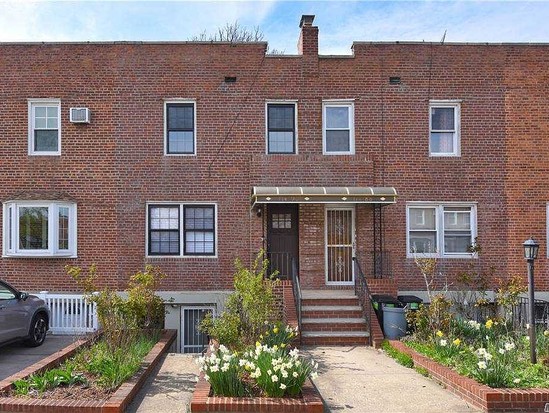 Townhouse for Sale Cambria Heights, Queens