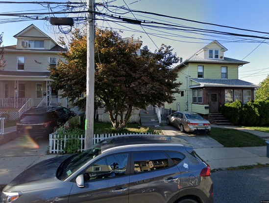 Single-family for Pre-foreclosure Port Richmond, Staten Island