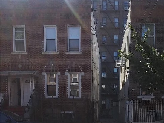 Multi-family for Pre-foreclosure Soundview, Bronx