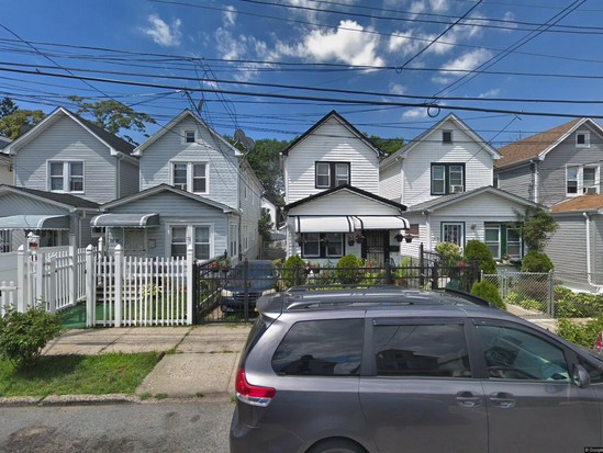 Single-family for Pre-foreclosure South Jamaica, Queens