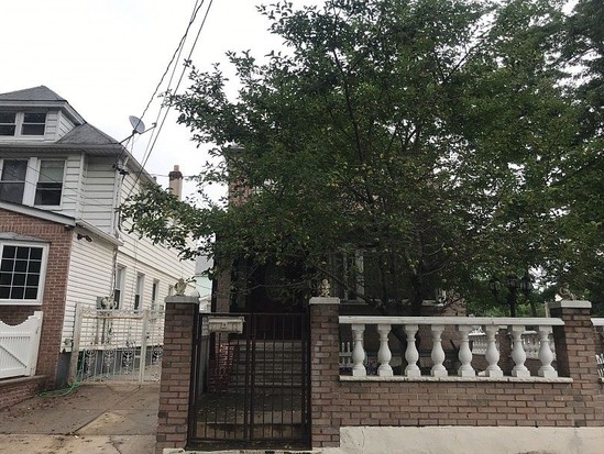 Single-family for Pre-foreclosure / auction South Ozone Park, Queens