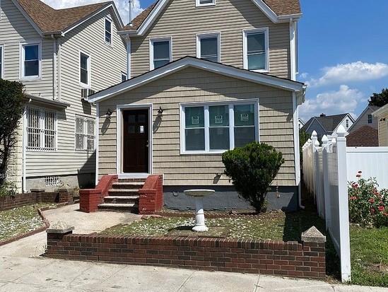 Multi-family for Sale Cambria Heights, Queens