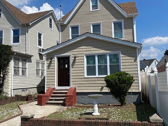 Multi-family for Sale Cambria Heights, Queens