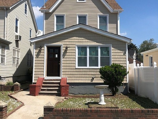 Multi-family for Sale Cambria Heights, Queens