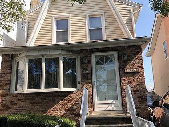 Single-family for Sale Borough Park, Brooklyn