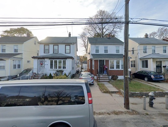 Single-family for Pre-foreclosure / auction St Albans, Queens