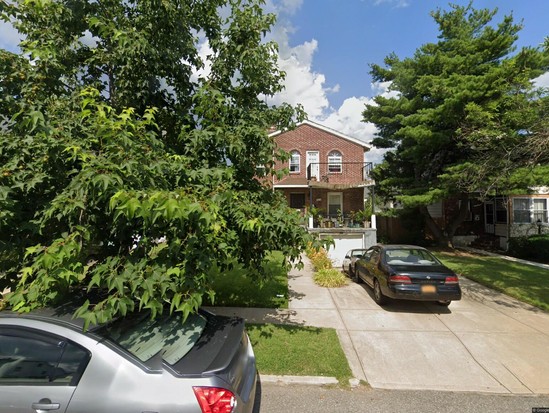 Multi-family for Pre-foreclosure / auction Cambria Heights, Queens