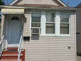 Home for Pre-foreclosure / auction South Ozone Park, Queens