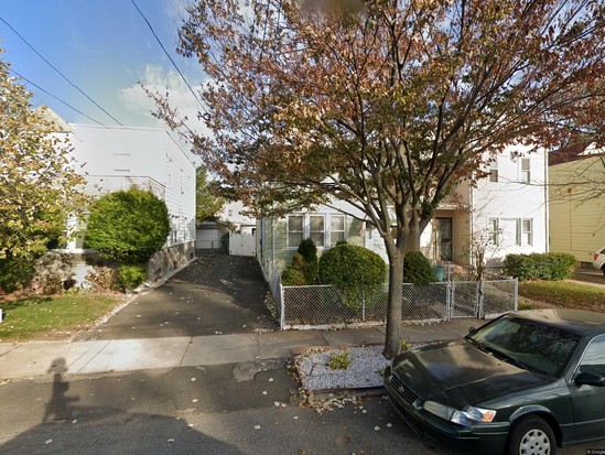 Single-family for Pre-foreclosure St Albans, Queens