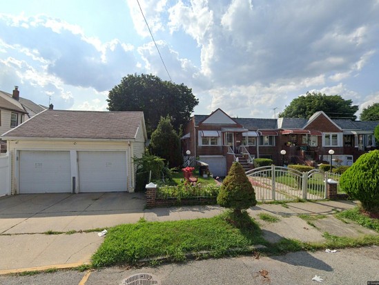 Single-family for Pre-foreclosure Cambria Heights, Queens