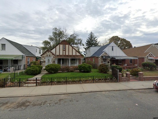 Single-family for Pre-foreclosure Cambria Heights, Queens