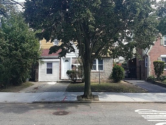 Single-family for Auction Cambria Heights, Queens