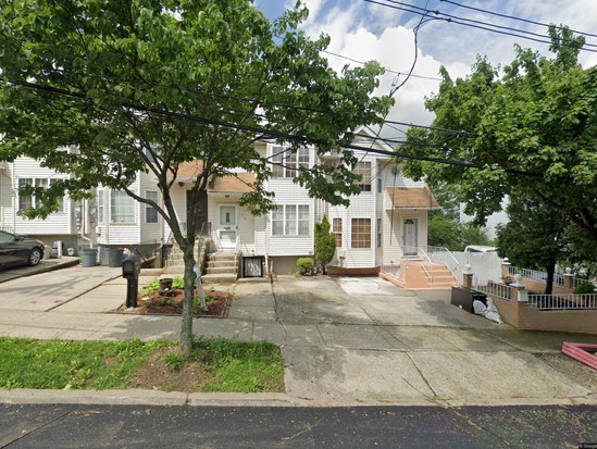 Single-family for Pre-foreclosure / auction New Brighton, Staten Island