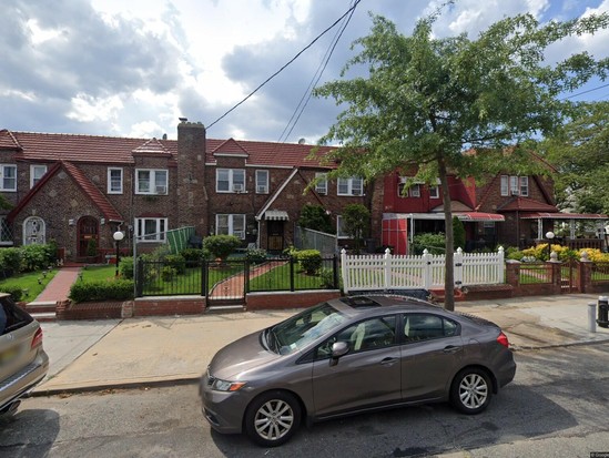 Single-family for Pre-foreclosure / auction Cambria Heights, Queens