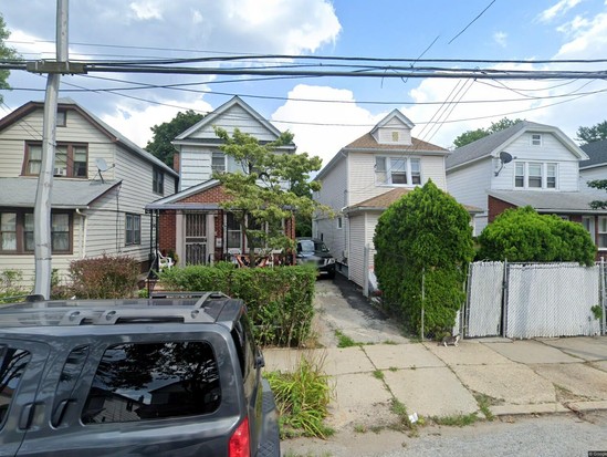 Single-family for Pre-foreclosure Cambria Heights, Queens