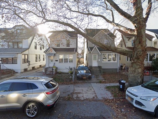 Single-family for Pre-foreclosure South Ozone Park, Queens