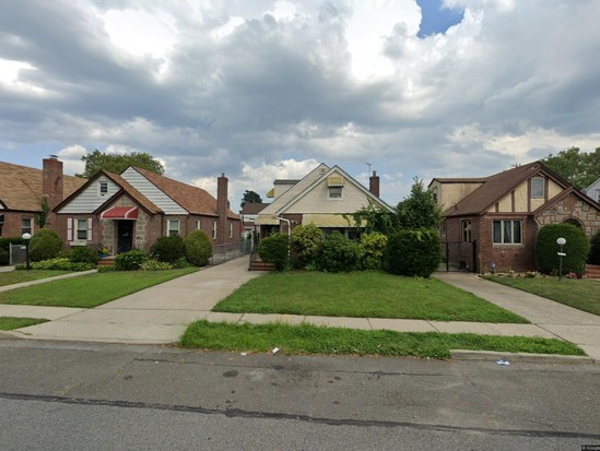 Single-family for Pre-foreclosure Cambria Heights, Queens