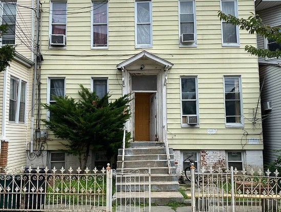 Single-family for Sale East New York, Brooklyn