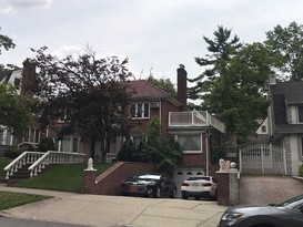 Home for Pre-foreclosure / auction Kew Gardens, Queens