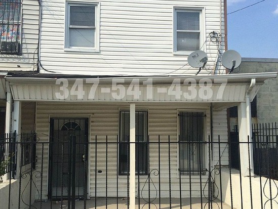 Single-family for Pre-foreclosure / auction Van Nest, Bronx