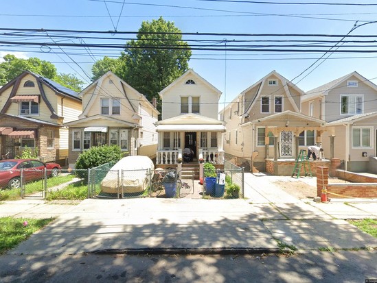 Single-family for Pre-foreclosure South Jamaica, Queens