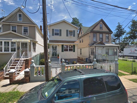 Single-family for Pre-foreclosure South Jamaica, Queens