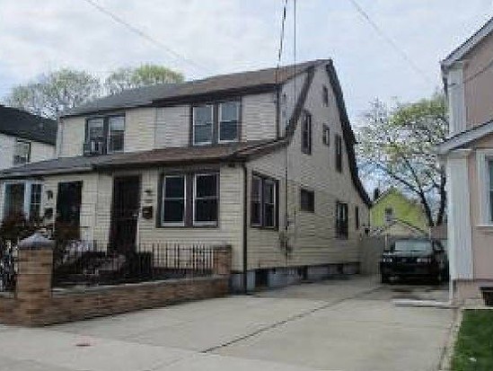 Single-family for Auction St Albans, Queens