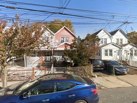 Home for Pre-foreclosure / auction St Albans, Queens