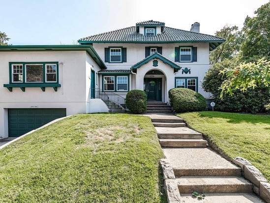 Single-family for Sale Kew Gardens, Queens