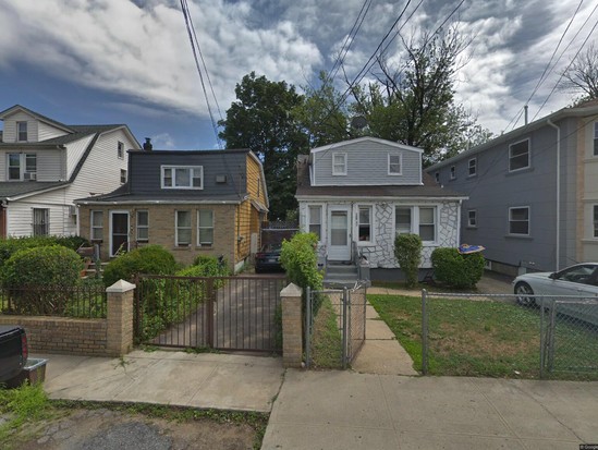 Single-family for Pre-foreclosure South Jamaica, Queens