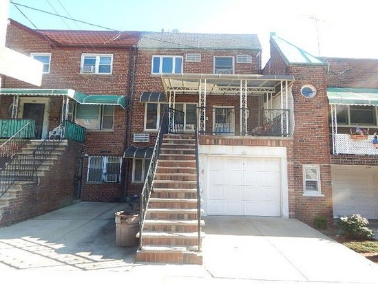 Single-family for Pre-foreclosure / auction Dyker Heights, Brooklyn