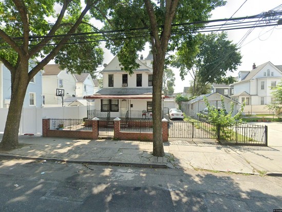 Multi-family for Pre-foreclosure / auction Richmond Hill, Queens