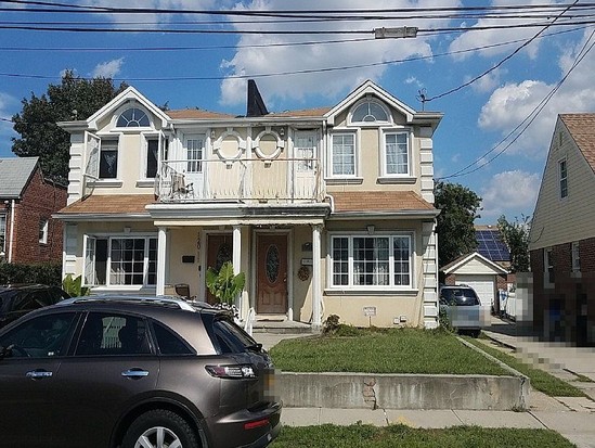 Single-family for Auction St Albans, Queens