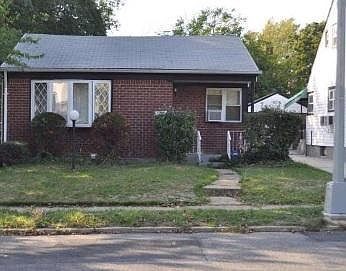 Single-family for Auction Cambria Heights, Queens