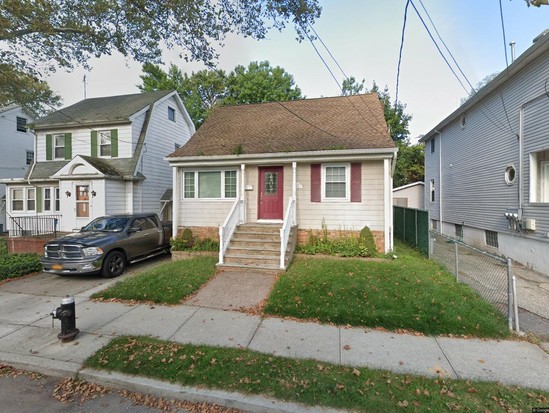 Single-family for Pre-foreclosure Westerleigh, Staten Island