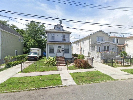 Single-family for Pre-foreclosure South Jamaica, Queens